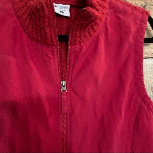 Columbia vest red with quilted front and sweater back, size large - Picture 2 of 8